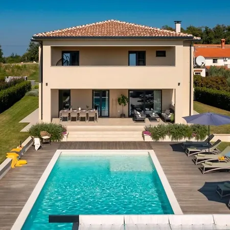 Casa de hóspedes Amoroso By 4*