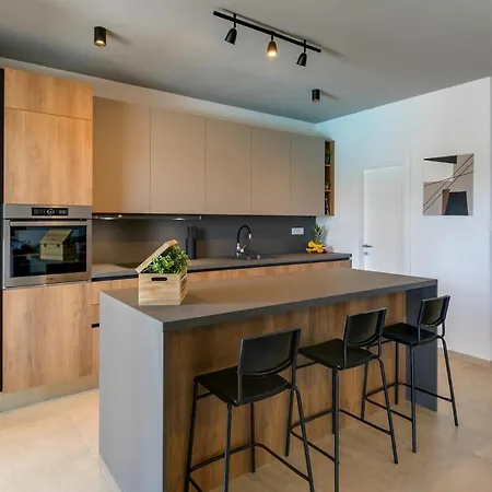 Amoroso By 4*