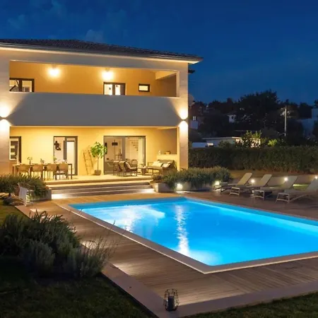 Casa de hóspedes Amoroso By 4*